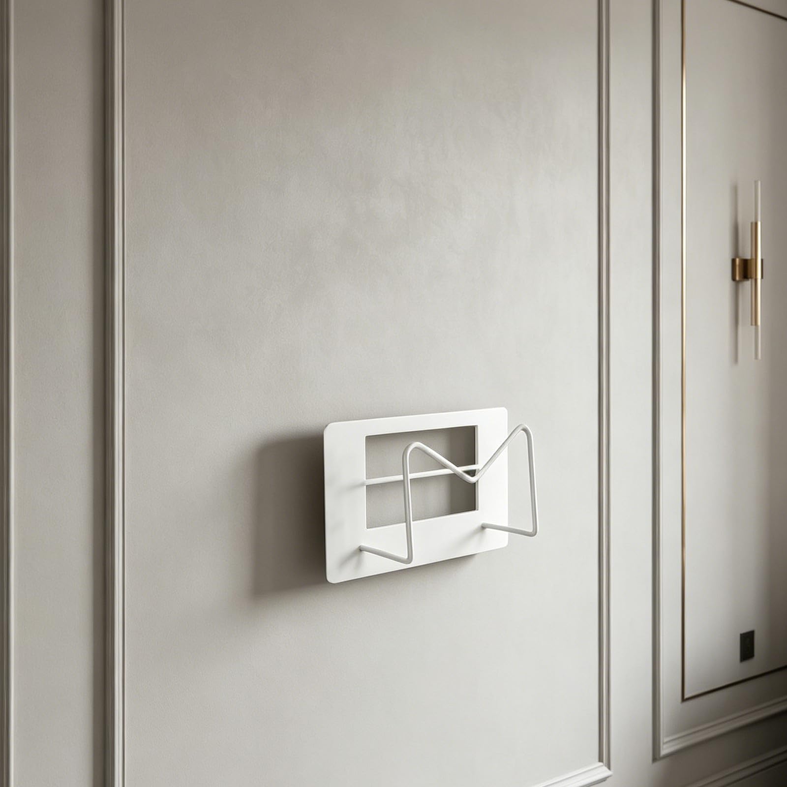 Support pour pèse-personne de salle de bain : Rangement mural pour pèse-personne - Support adhésif - Organisateur mural robuste en métal à placer sous le lit, blanc