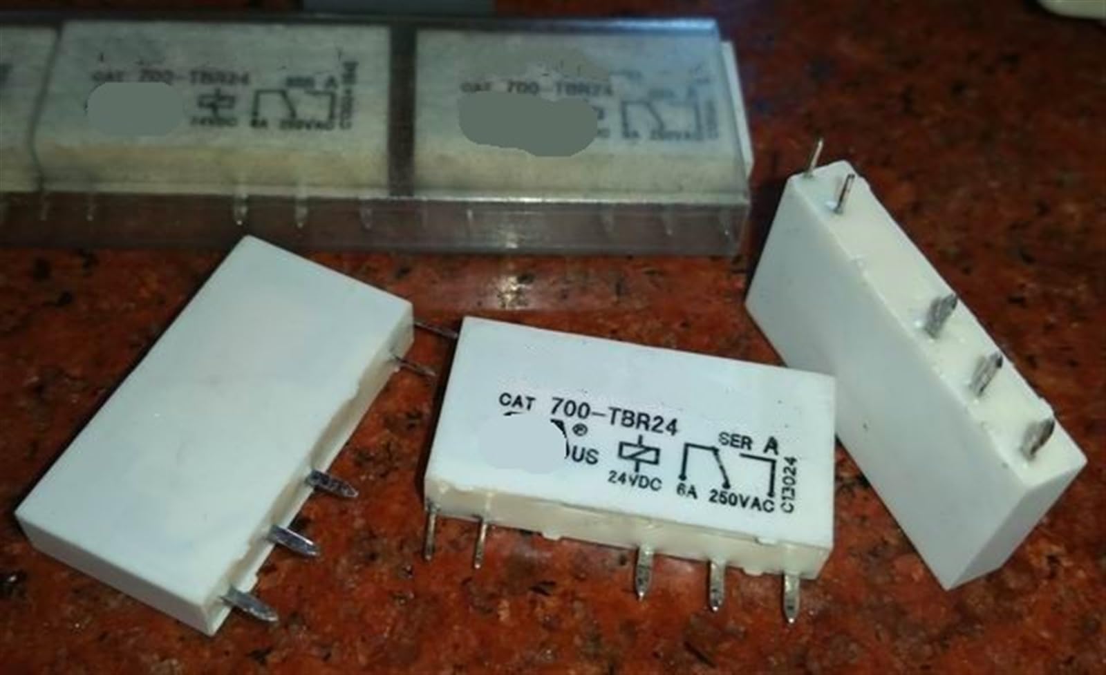 Relais électromécanique 700-TBR24 41F-1C-24V-6A monophasé