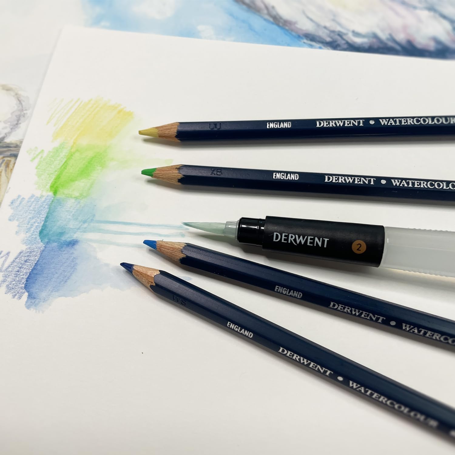 Derwent Medium Tip Waterbrush with Clear Water Barrel 2