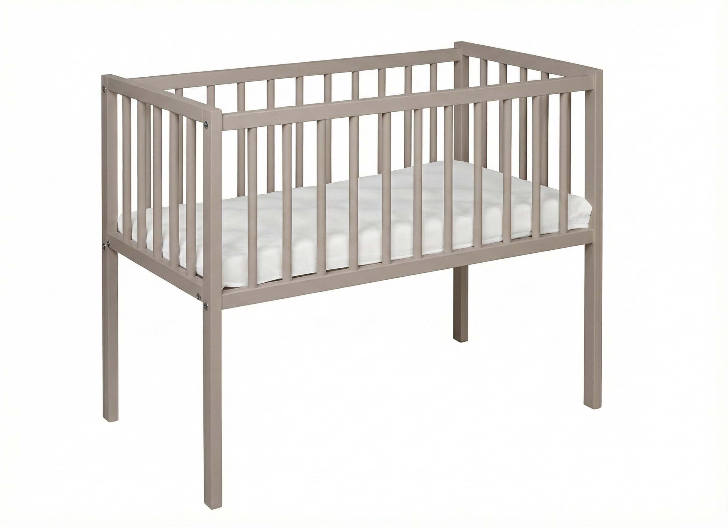 Beistellbett Baby 80x40 cm Charlie – Massives Buchenholz – inkl. Matratze & Befestigungsgurt – Absenkbare Seite – Babybett Taupe