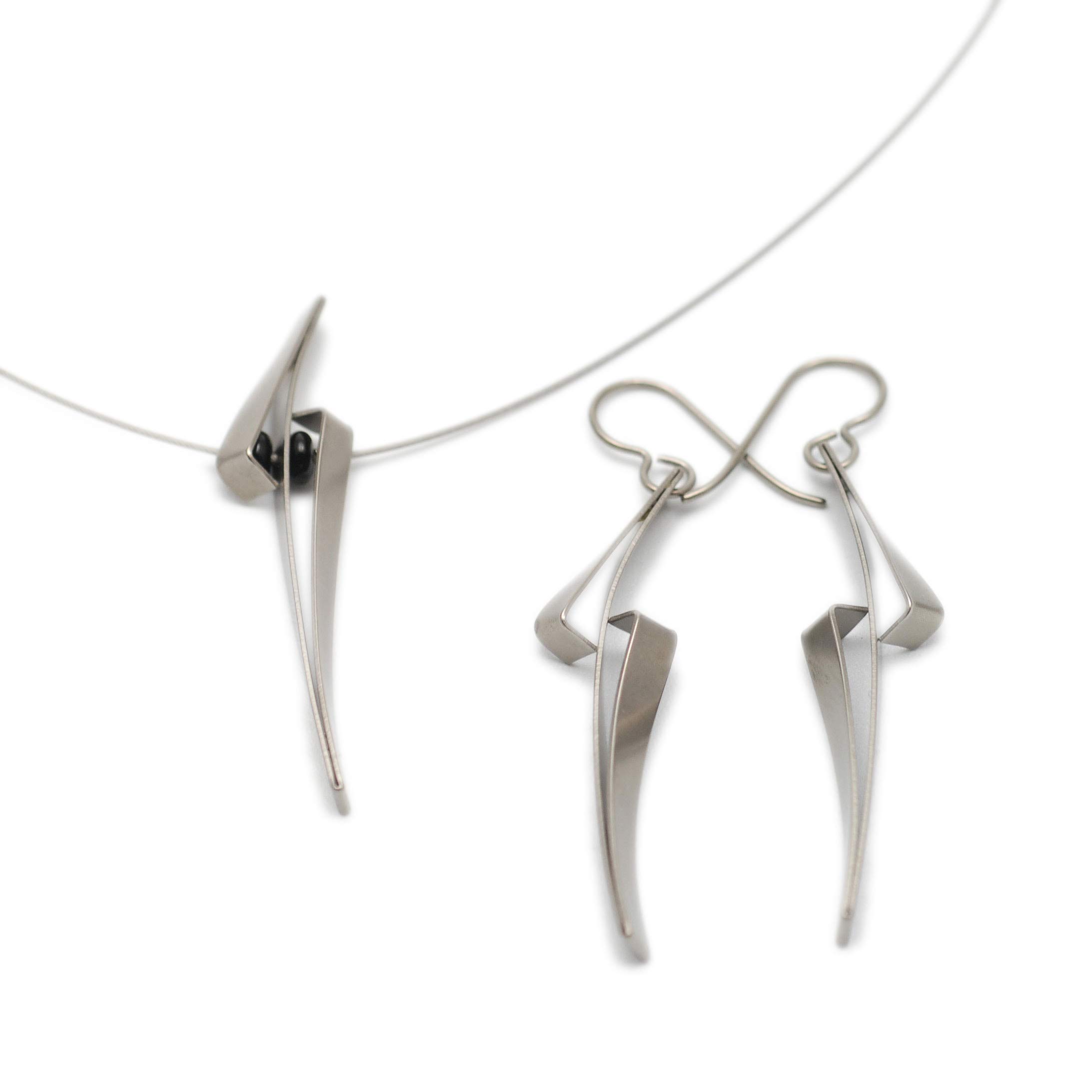 Titan Schmuck-Set. Absolut kein Risiko auf Allergien Handgefertigte Schmuckstücke. Lieferbar in verschiedenen Farben