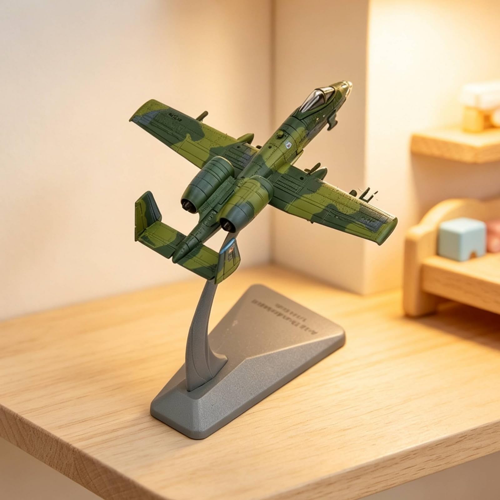 Modello Aereo a 10a in Metallo con Supporto in 1 100 Jet d'Attacco Modello da Collezione Dettagli di Superficie Adatto per Esposizione su Tavolo Libreria Postazione Lavoro