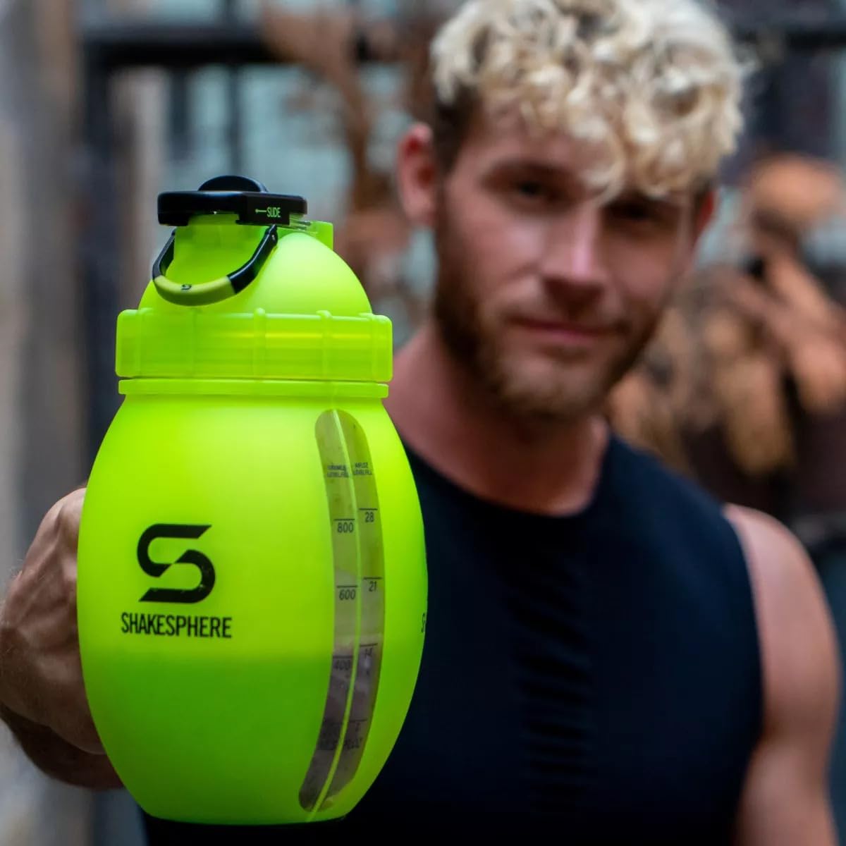 SHAKESPHERE Shaker de protéines 1,3 l – Double paroi, bouteille de gym et mixeur, sans BPA, design durable avec poignée facile à saisir, base en silicone et fenêtre de visualisation transparente