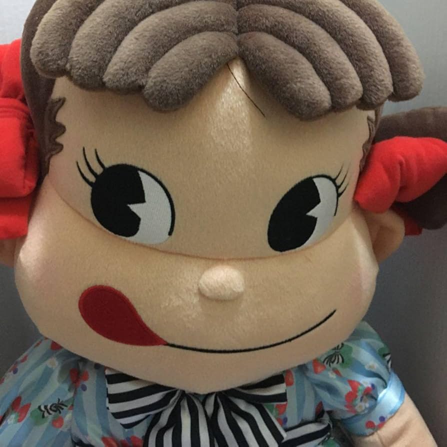 ペコちゃんジャンボぬいぐるみ！不二家‼️ Amazon.co.jp: ペコちゃん ジャンボぬいぐるみ FUJIYA Peko