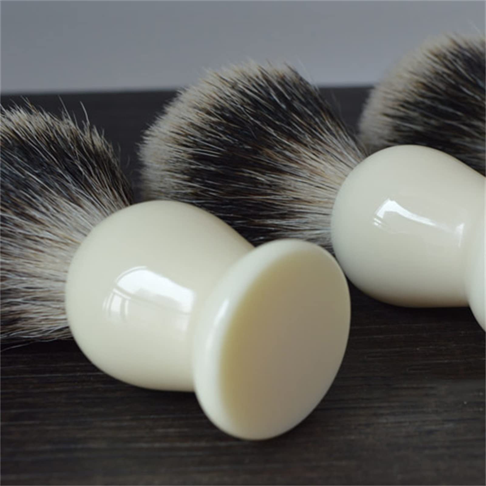 Pennello da Barba Alta qualità Capelli di Tasso Durevole Manico in Resina Barba Sapone Pennello in Schiuma Fatto a Mano Rasatura Spazzola