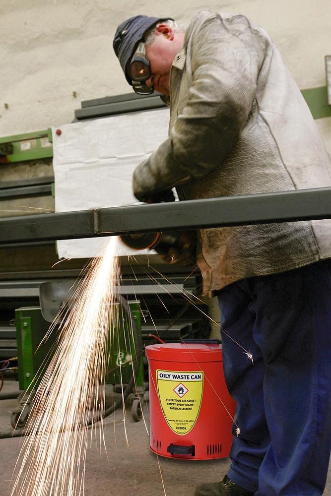 Sammelbehälter aus Stahl, rot, 545 mm x 580 mm x 535 mm, 65 Liter Volumen, mit Öffnungspedal, sicherer Brandschutz