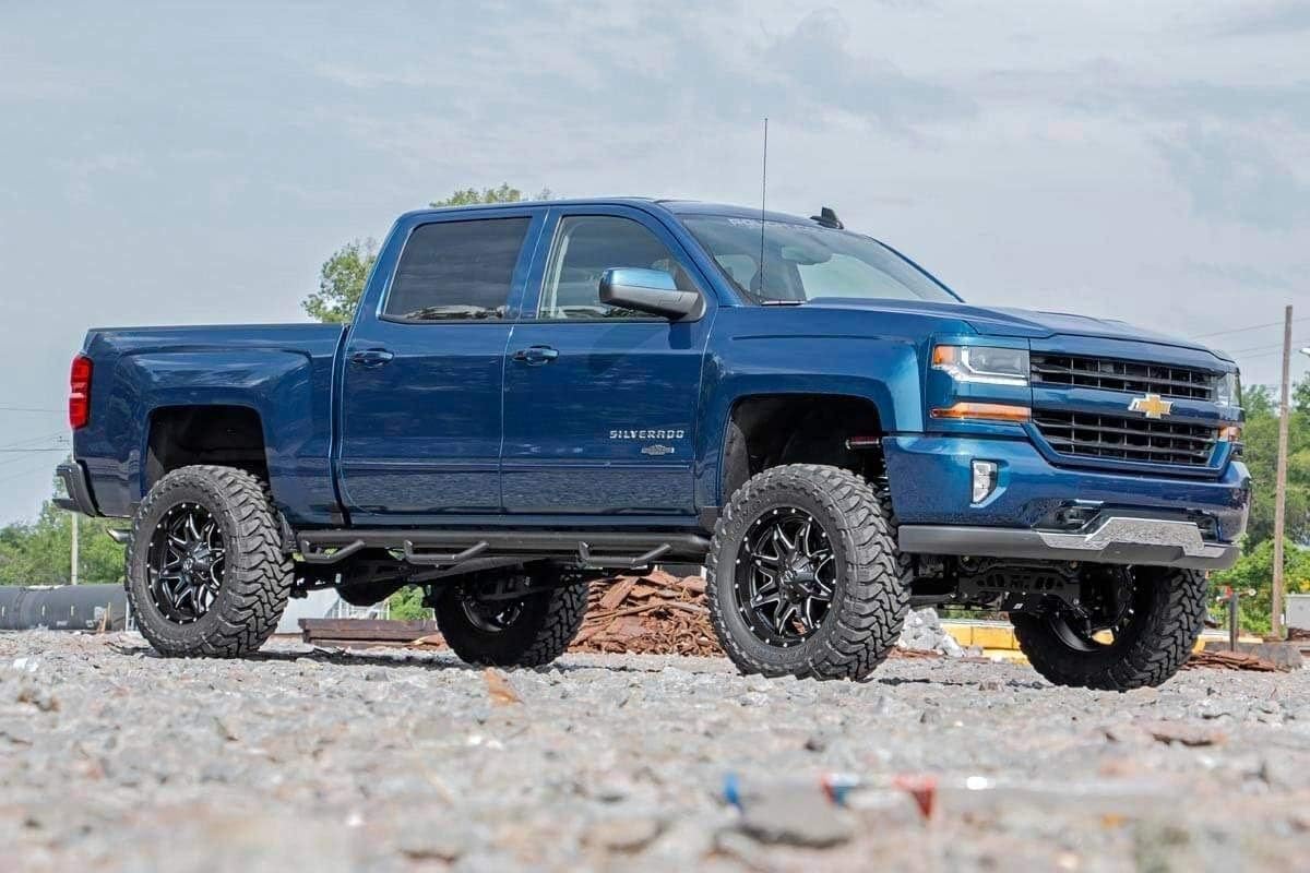 Rough Country 7" Lift Kit w/N3 Struts for 2014-2018 Chevy/GMC 1500 2WD - 18734