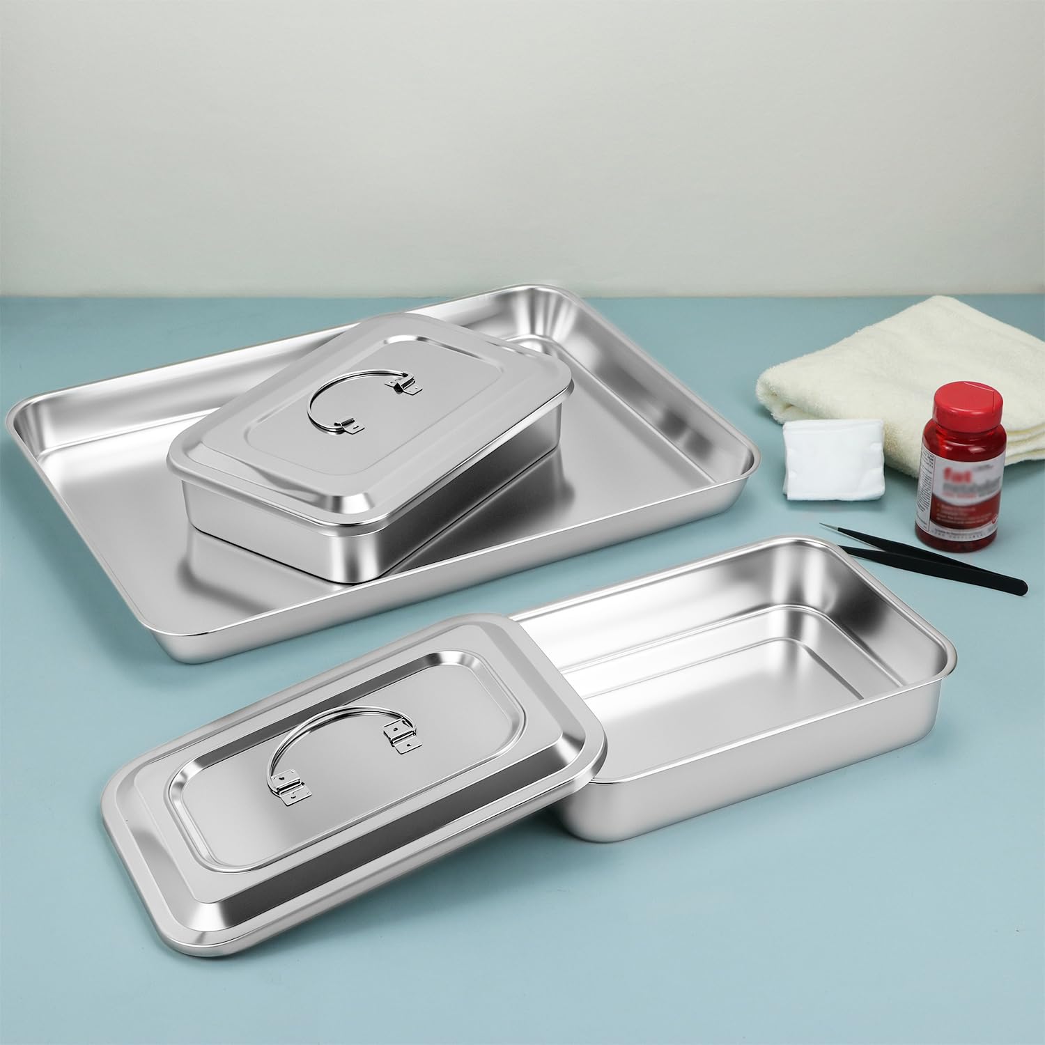 QWORK Vassoio medico, 1 vassoio chirurgico in acciaio inox + 2 vassoi organizer per strumenti con coperchio, 39 x 28 x 43 x 2,5 cm + 24,1 x 16 x 5,1 cm