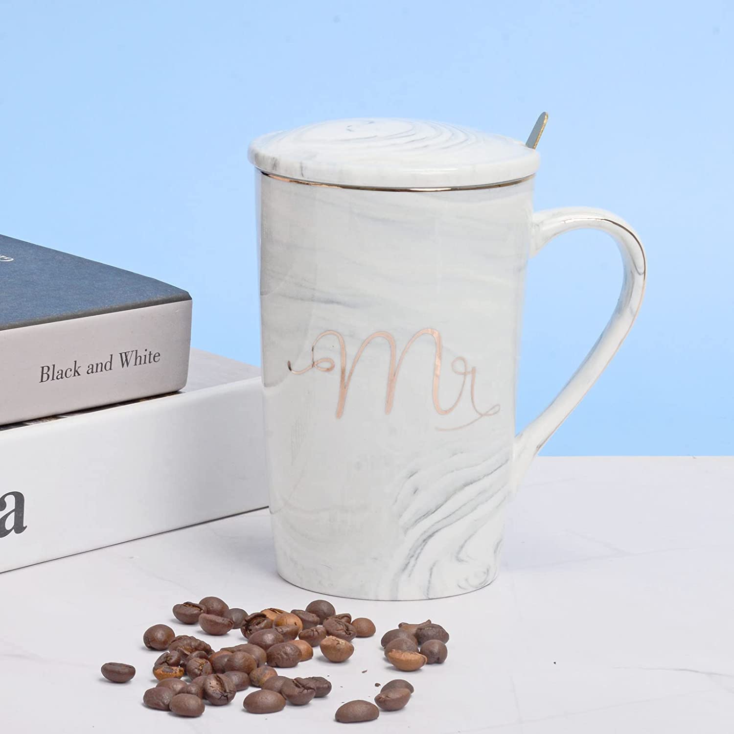 Set Regalo 2 Tazze Da Caffè In Ceramica Con Coperchio E Cucchiaio Dorato - Mr. & Mrs., 400ml, Per Coppie E Matrimoni