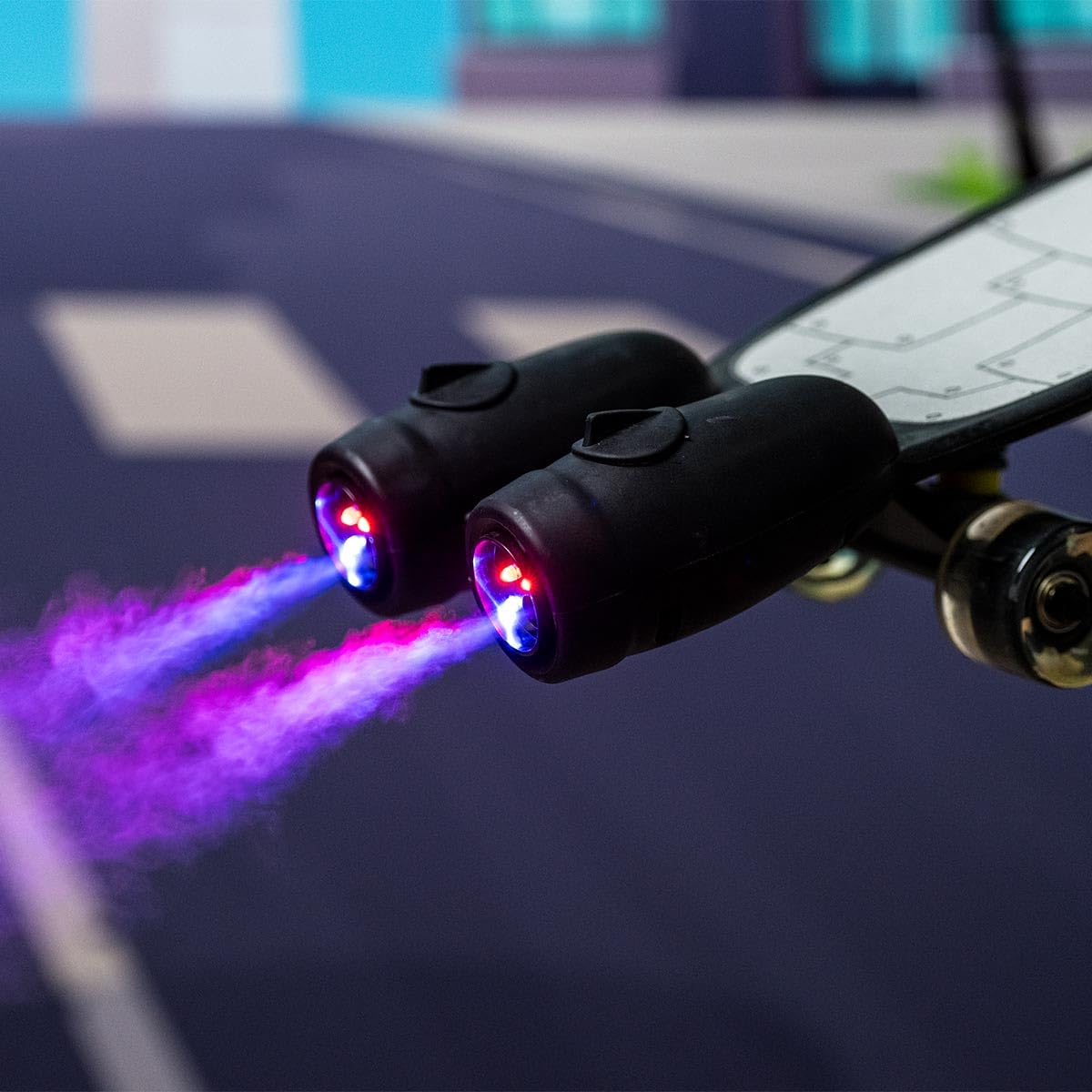 ATAA Misil Skateboard Enfant LED Roues Lumineuses Fumée Bluetooth Casque Set Protections