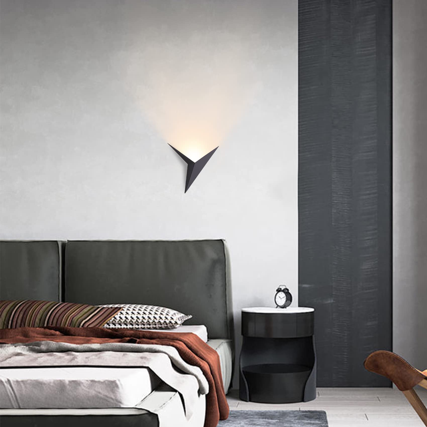 Applique da Parete Interno LED Triangolare in Ferro, Applique Nero, Lampada a Muro Industrial, Lampada a Parete Vintage per Soggiorno, Camera da Letto, Comodino, Hotel, Bar (Luce Calda)