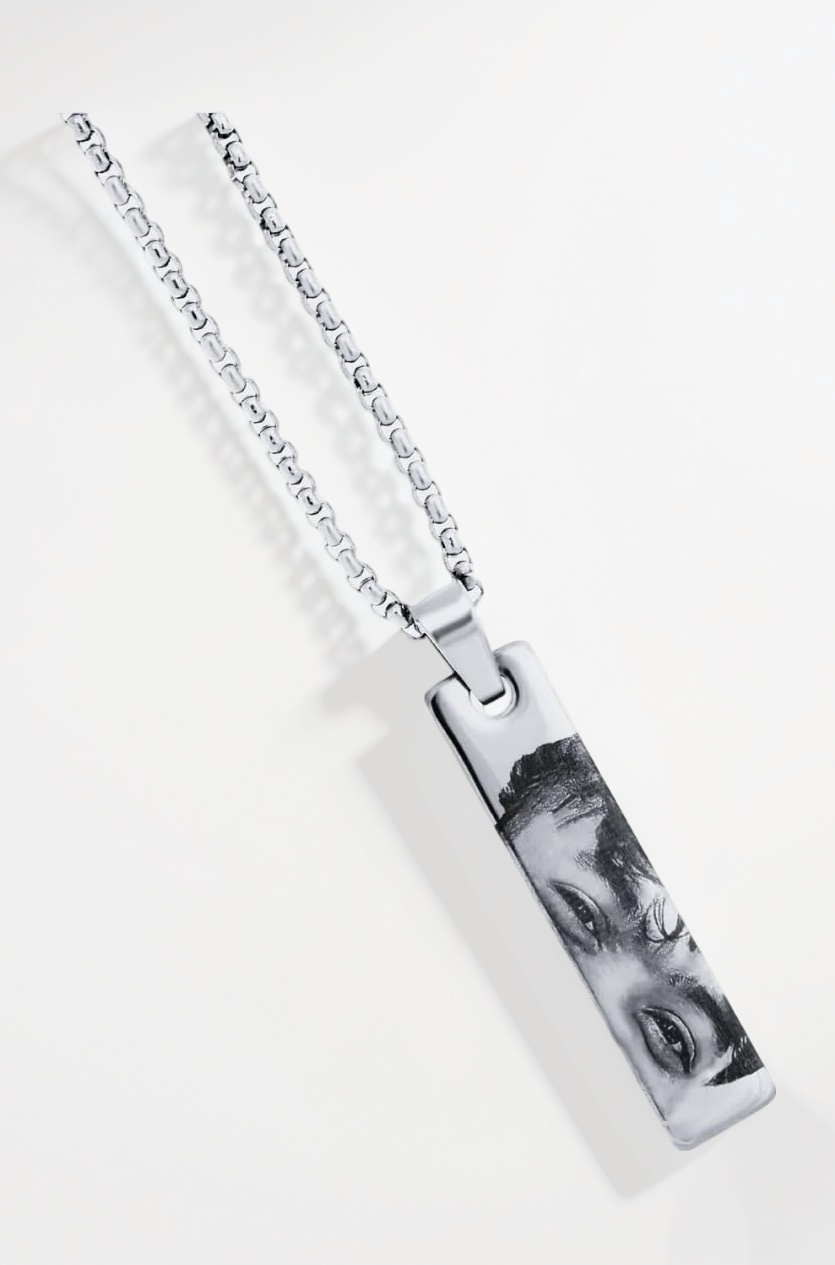 Personalized Photo Necklace – Perfect for Creating a Unique and Thoughtful Gift for Him or Her - A Stunning Piece of Customizable Jewelry for Men & Women