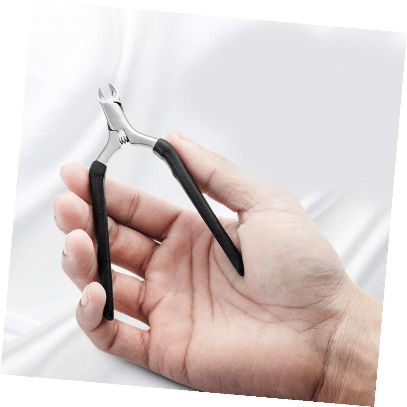 Professional Stainless Steel Cuticle Nipper Dead Skin Scissor with Anti-skid Handle Precision Nail Cuticle Trimmer for Manicure Pedicure Home Salon Use in Black