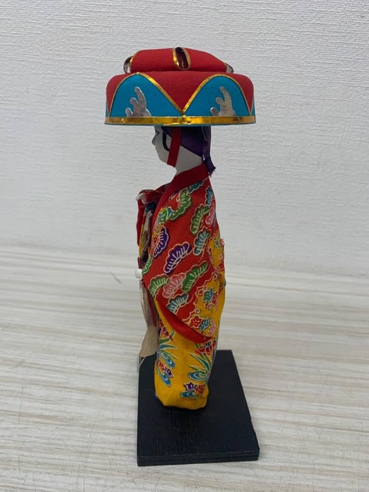 Amazon.co.jp: 沖縄民族工芸 琉球人形 台座付き 伝統工芸品 骨董品