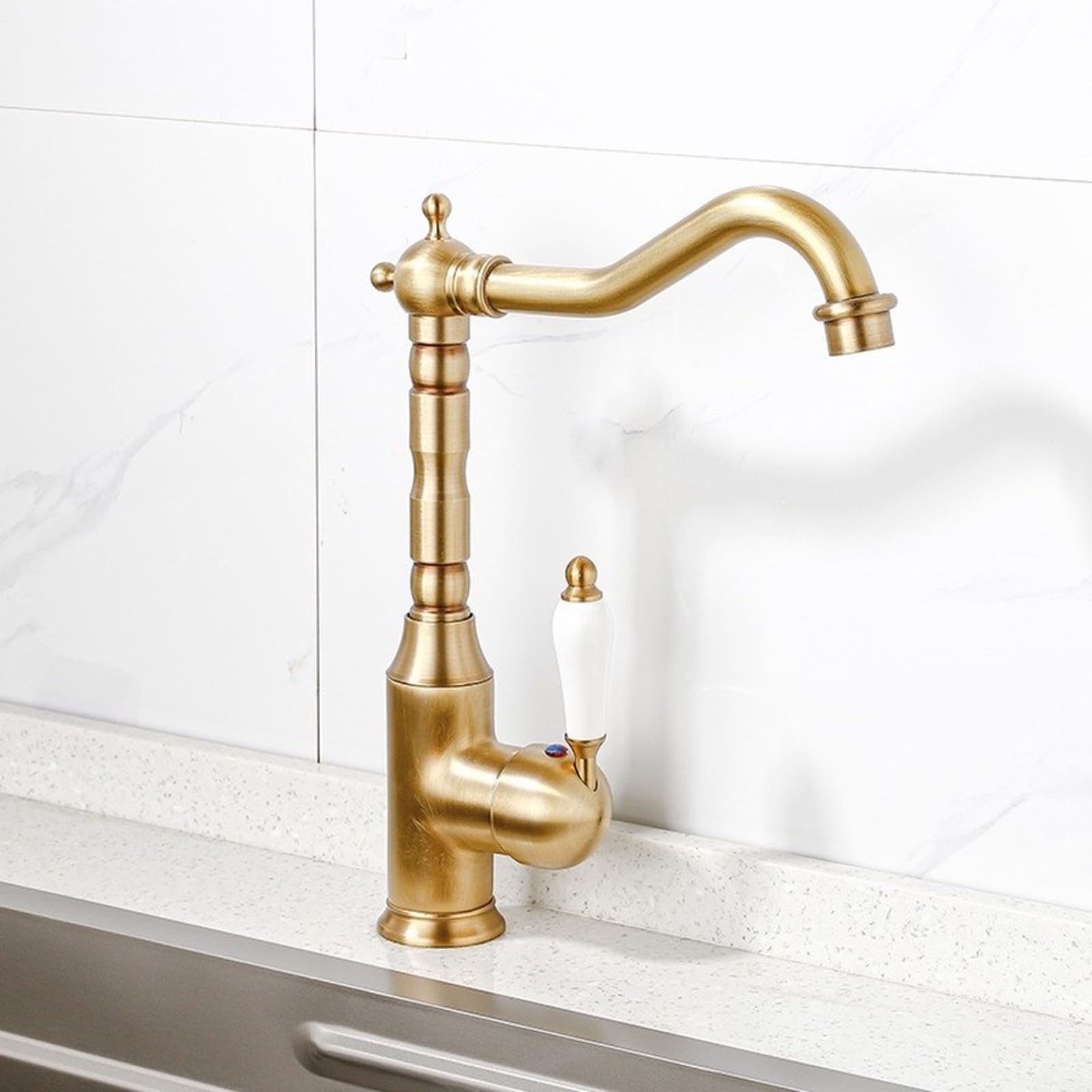 Grifo para fregadero de cocina de latón antiguo con boquilla giratoria de 360°, control de una sola manija para un flujo preciso, construcción sólida para casa de campo