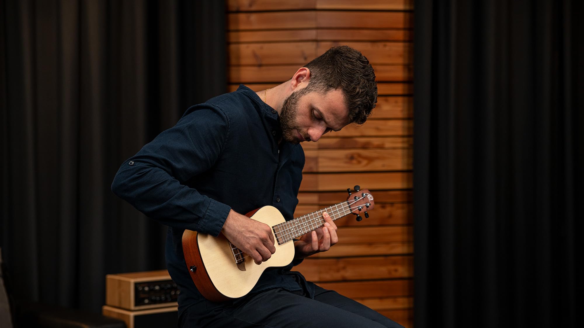 Ortega Guitars Ukulélé Concert Acoustique – Série Bonfire – Épicéa / Sapele, Naturel (RU4)