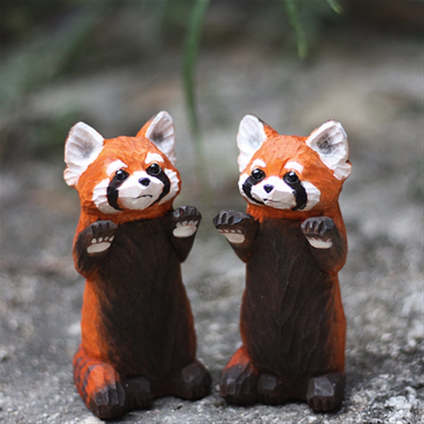 手作りの彫刻 (レッサーパンダ)