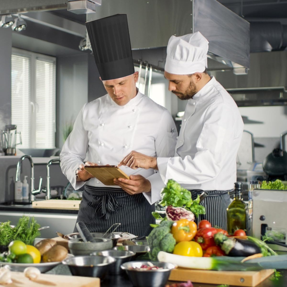 Outanaya Gorro de Chef Desechable Negro para Cocina, Cómodo y Amigable Piel, Hecho de Papel, Paquete de 20 Unidades para Escuelas de Catering y Colegios