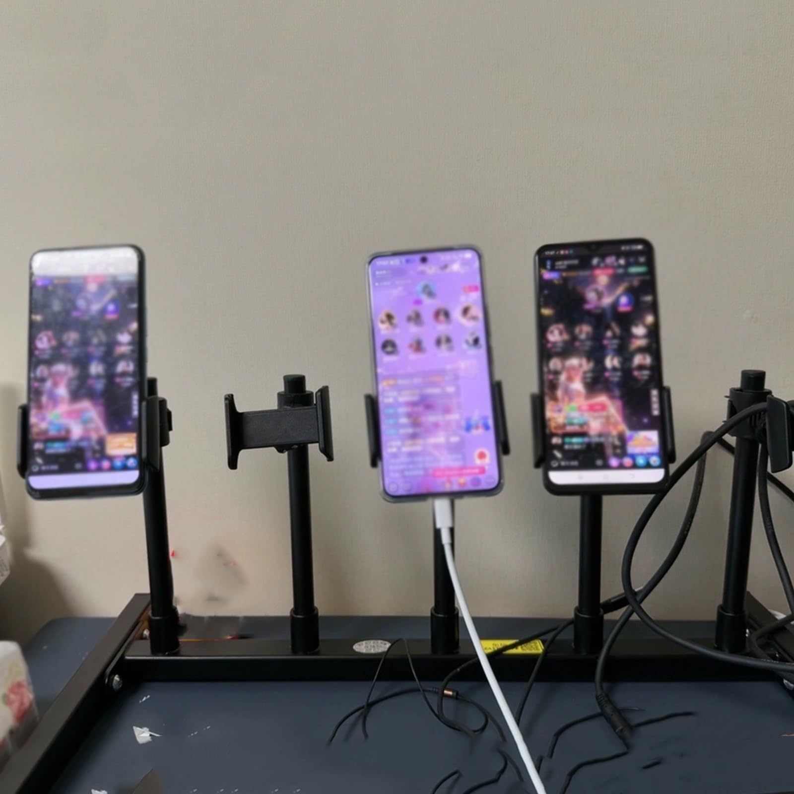 Supporto multifunzione da scrivania per streaming, porta cellulari multistrato e multifila, supporto da scrivania regolabile in metallo per più telefoni, ideale per live streaming
