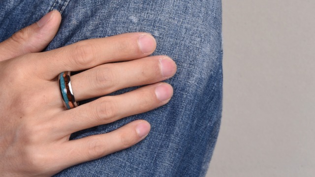 Vakki 8mm Tungsten Carbide Rings for Men with Rose Gold Arrow