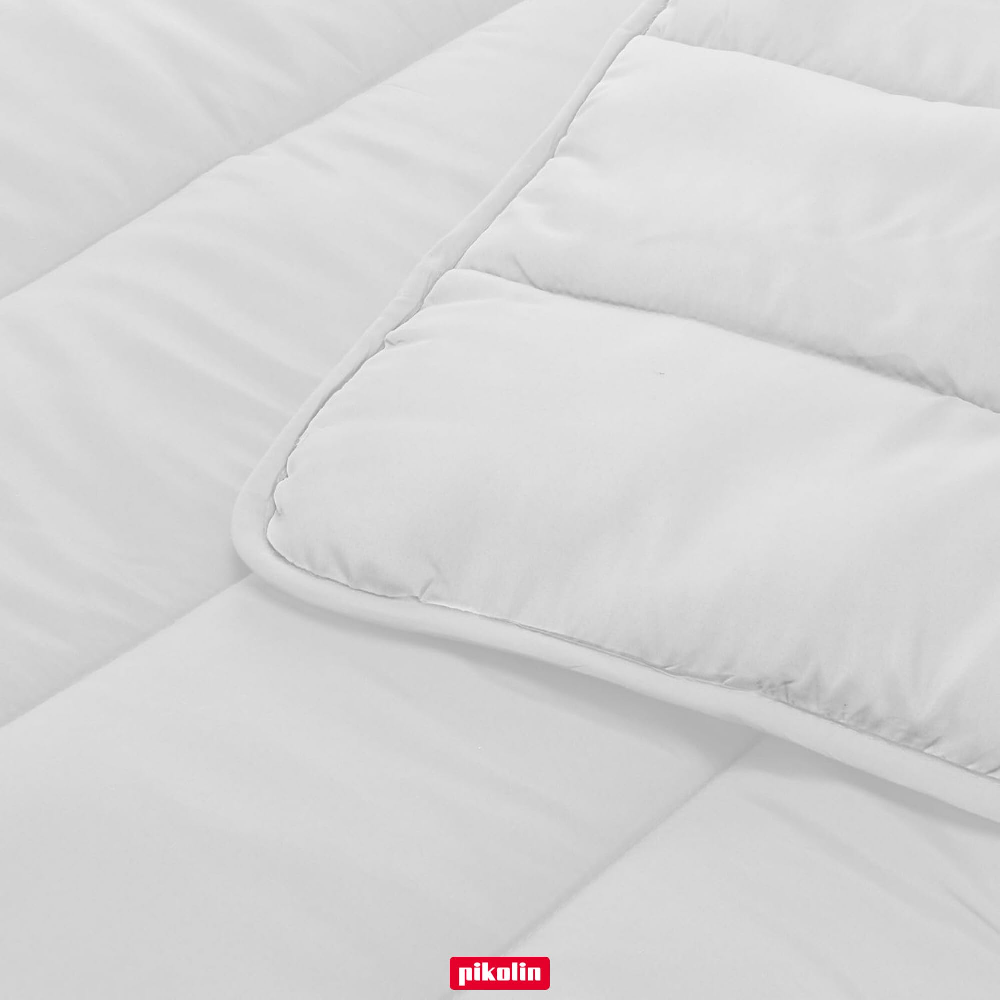 PIKOLIN Couette 220 x 240 cm 300 g Tempérée en Fibre Ecolofil pour Lit 2 Personnes - Certifié Oeko-Tex - Couette Antiallergique, Lavable, Douce et Respirante