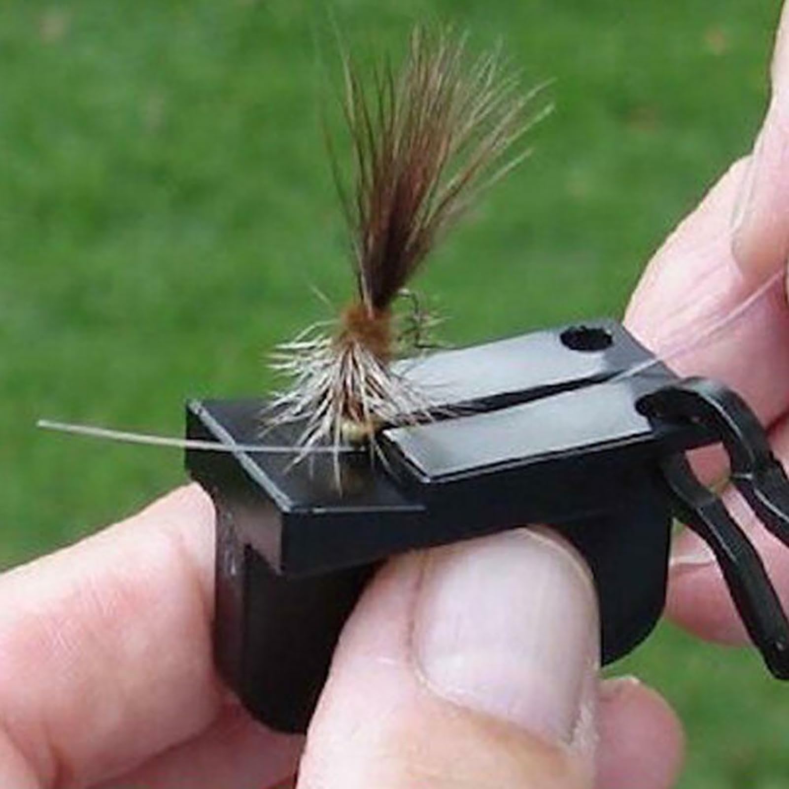 easy fishing hook threader Magnifeye Quick Hook-Eze Australia Done correctly Eye Tie Fly Threader Tool