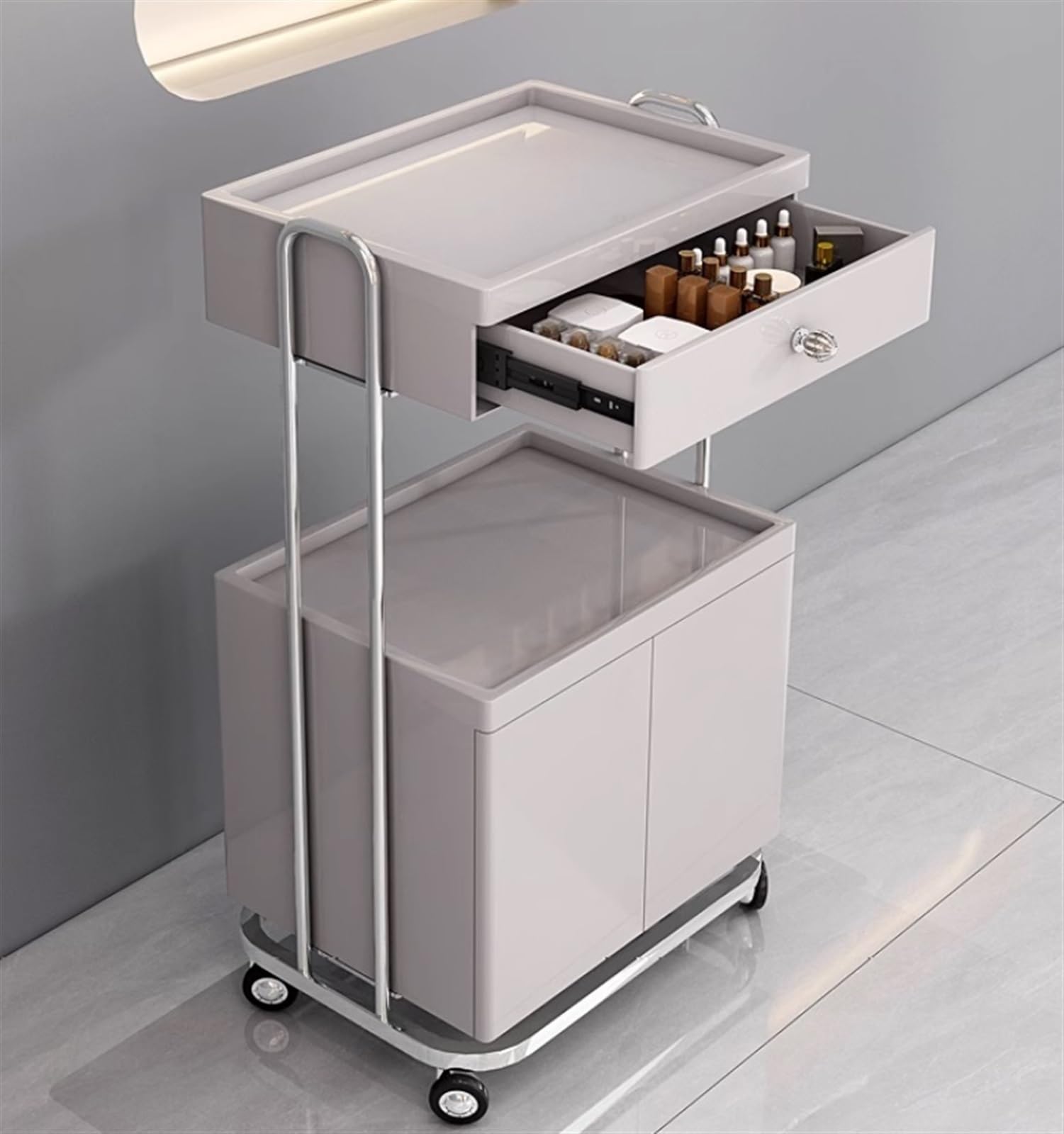 Carrello Beauty Carrello per Salone di Bellezza A 2 Livelli con Cassetto E Ante dell'Armadio Mobile Ruote per Parrucchiere Hair Stylist(Silver+Gray)