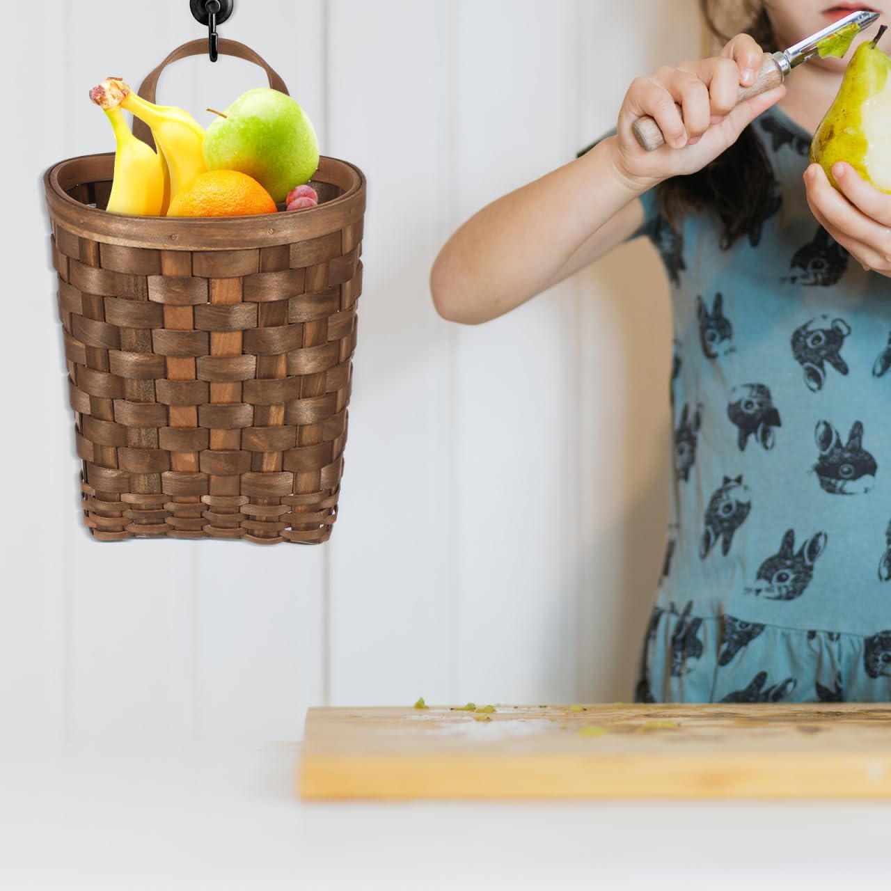 Kichvoe Door Hanging Basket: Hanging Wicker Wall Basket Vegetable Fruit Flower Storage Farmhouse Decoration for Home Garden Kitchen Bathroom Decor, 7.87 * 6.69 * 5.31inch