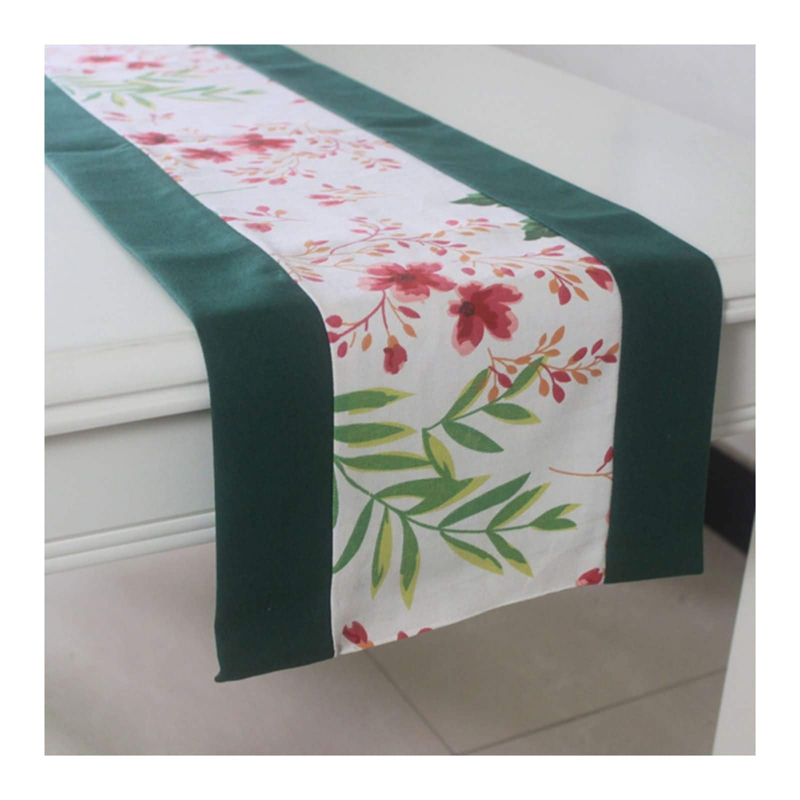 Chemin de table moderne chic en toile de coton aux finitions soignées
