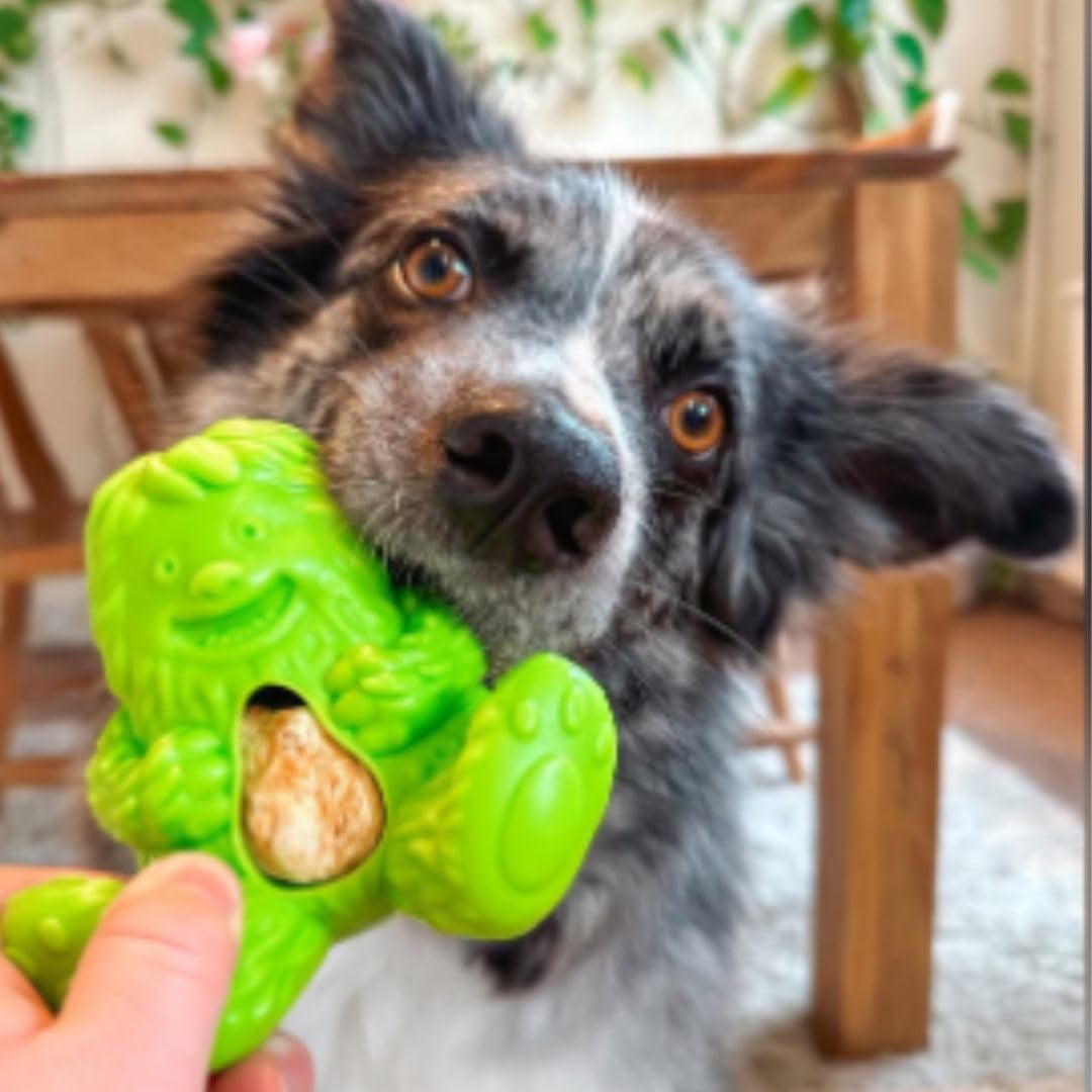 Yeti Puff and Play Hundespielzeug Interaktives Nuggets Leckerlis Spender Puzzle, Spaß Stimulierendes Kauspielzeug für Zahnen, Verhaltenstraining, Angstberuhigung, für leichte bis Moderate Kauer, Grün