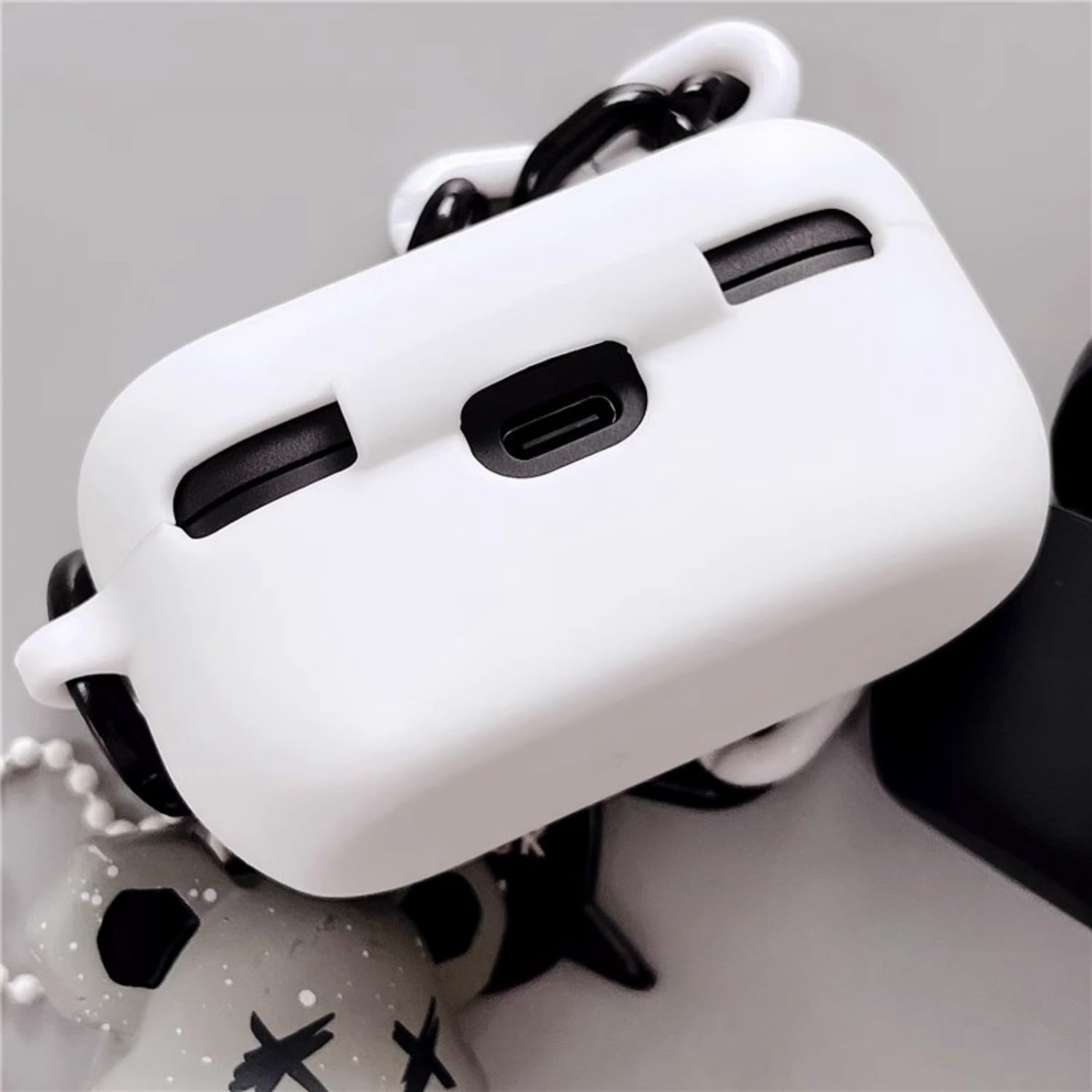 イヤホンケース　ホワイト Amazon | ZENIX DESIGN TECH airpods pro2 用 ケース カラビナ