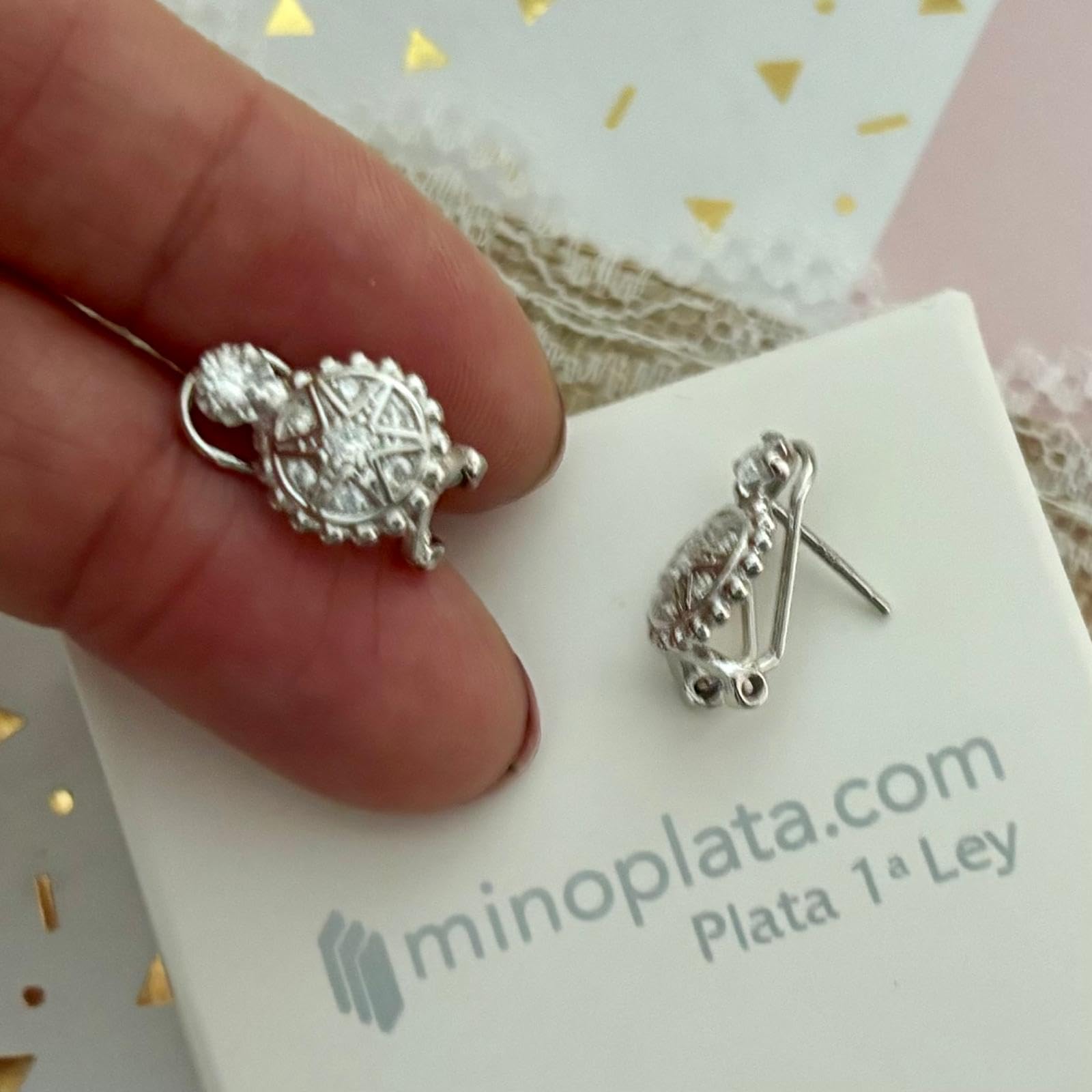 Pendientes estrella de Plata de ley rodiada con Circonita y cierre omega