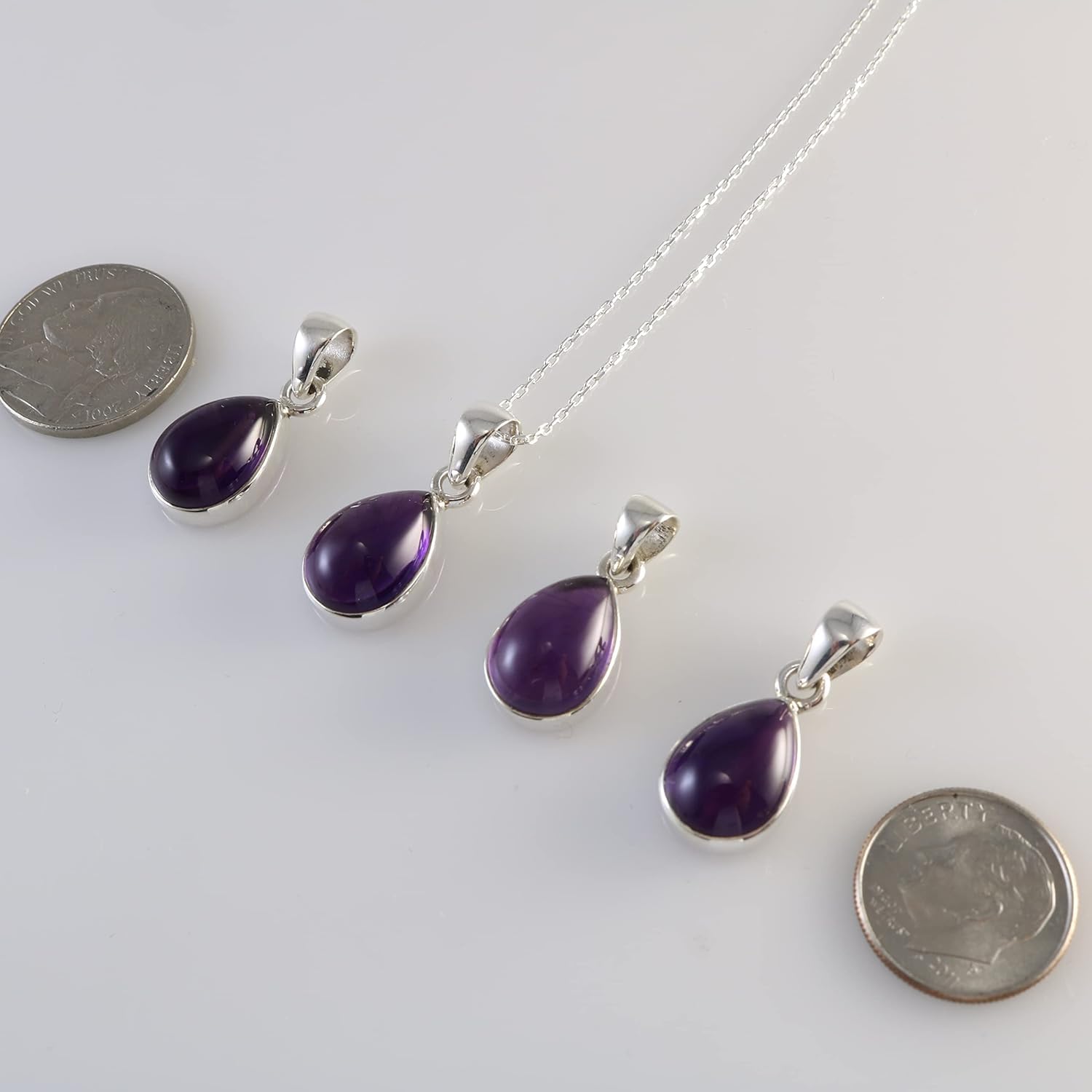 Silberne Halskette mit natürlichem lila Amethyst – Handgefertigter, winziger Tropfenanhänger – 40+5 cm Kette für Damen