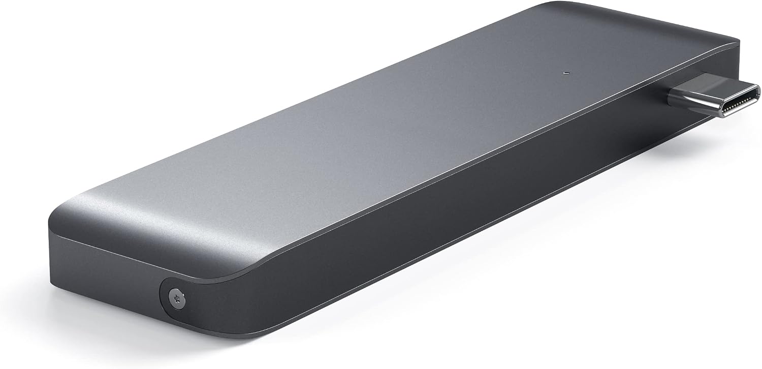 Satechi Aluminum Type-C USB 3.0 3-in-1 Combo Hub Adapter - 3 USB 3.0 Ports and Micro/SD Card Reader - Compatible with 2022 iPad Air M1, 2021 iPad Pro M1, 2020 MacBook Pro/Air M1 (Space Gray)