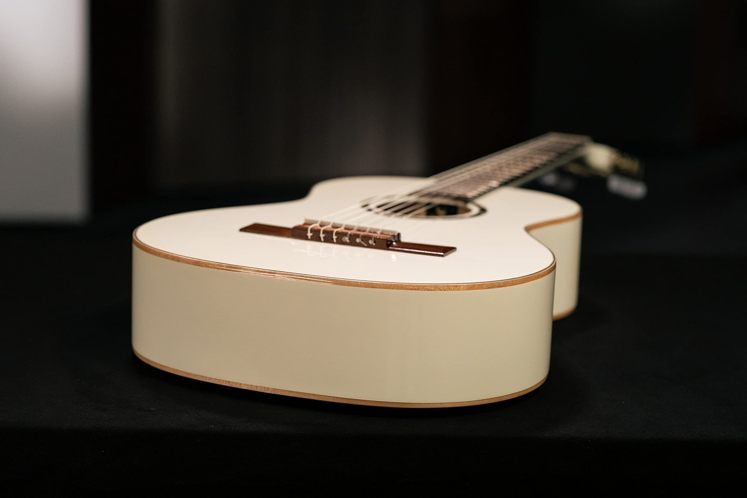 Ortega Guitars 3/4 Konzert Gitarre – Family Series – Inklusive Gig Bag – Fichte, Mahagoni, Weiß (R121-3/4WH)