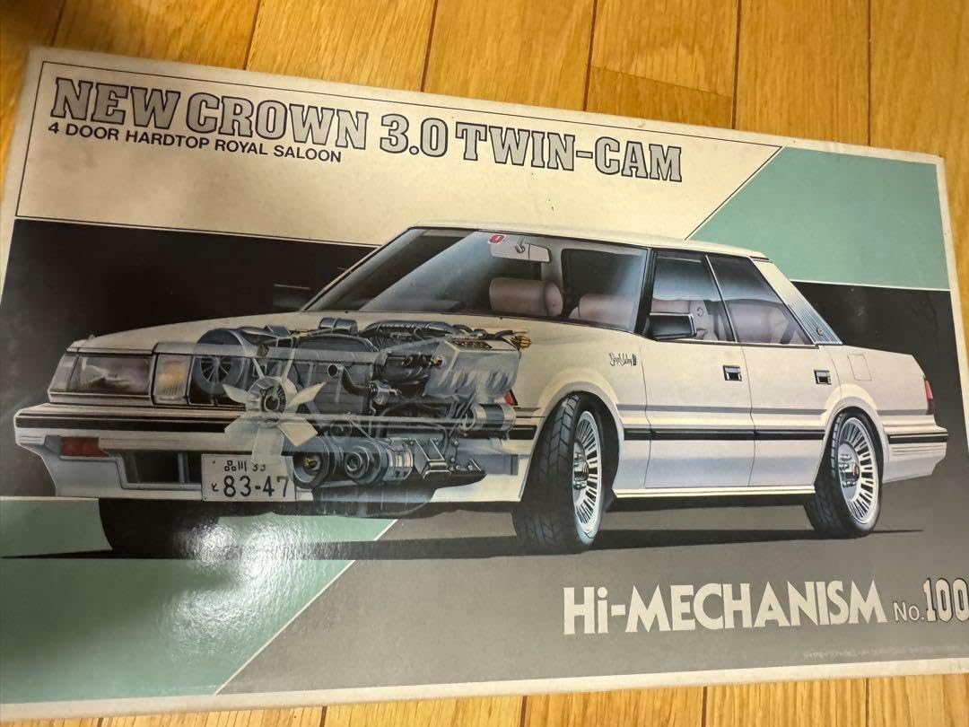 NEW CROWN 3.0 TWIN-CAM プラモデル 1/24