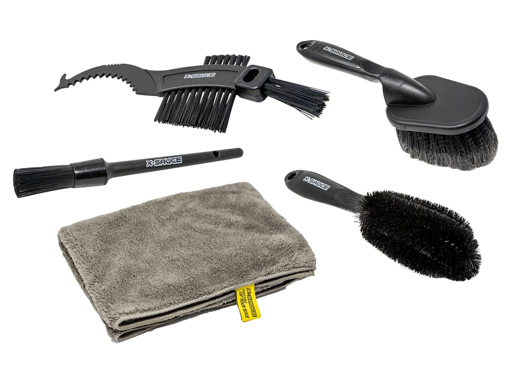 X-SAUCE SET DE CEPILLOS DE LIMPIEZA (BOLSA NEGRA + 4 CEPILLOS+1 PAÑO)