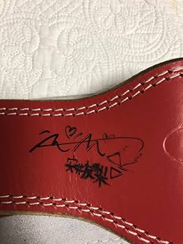 ゴールドジム レザーベルト 安井友梨さん　サイン入り Amazon.co.jp: ゴールドジム レザーベルト 安井友梨サイン入り