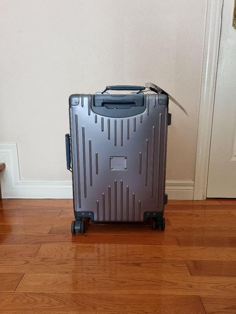 イノベーター アルミスーツケース 2025年モデル シルバー 36L 付属品付き イノベーター アルミキャリーケース シルバー 36ℓ 極美品の通販