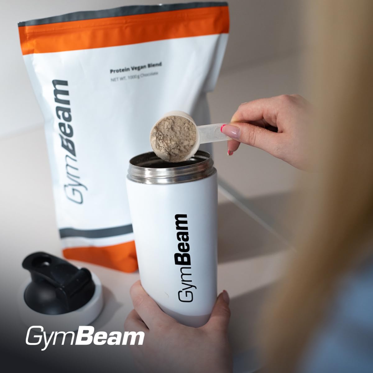GymBeam Proteine Vegan Blend - Miscela di Proteine di Pisello, Riso e Canapa, Senza Glutine, Lattosio, Soia e OGM, Ideale per Vegetariani e Vegani, Basso Contenuto di Zuccheri (1000 g, Cioccolato)