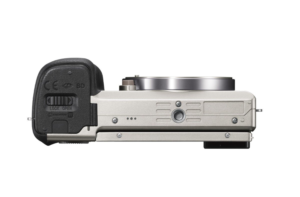 Sony Alpha 6000 Fotocamera Digitale Compatta, Body, Obiettivo Intercambiabile, Sensore APS-C CMOS Exmor HD da 24.3 MP, Argento