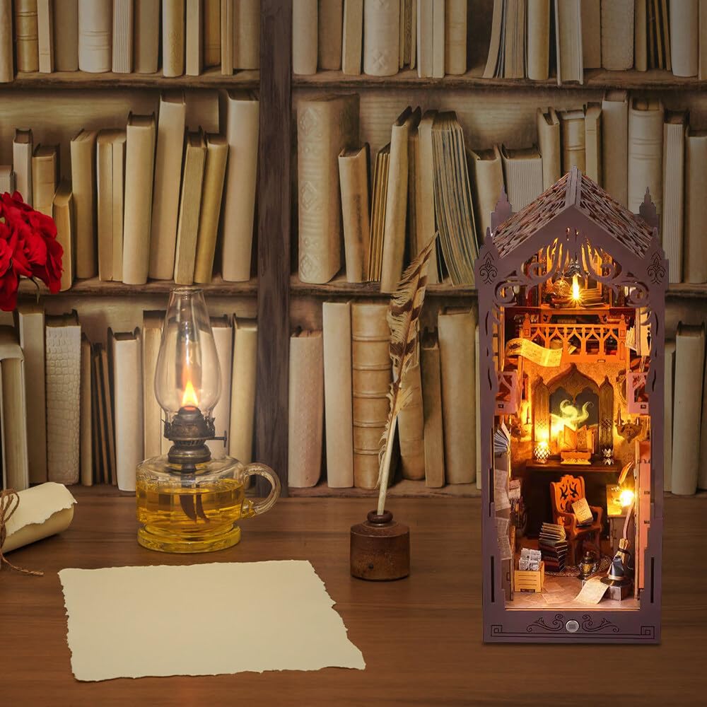 Nook-1 domek dla lalek, miniaturowy domek dla lalek, miniaturowy świat z oświetleniem LED, drewniane puzzle 3D, kącik regałowy, wkładka do książek, dekoracja biblioteki i prezenty