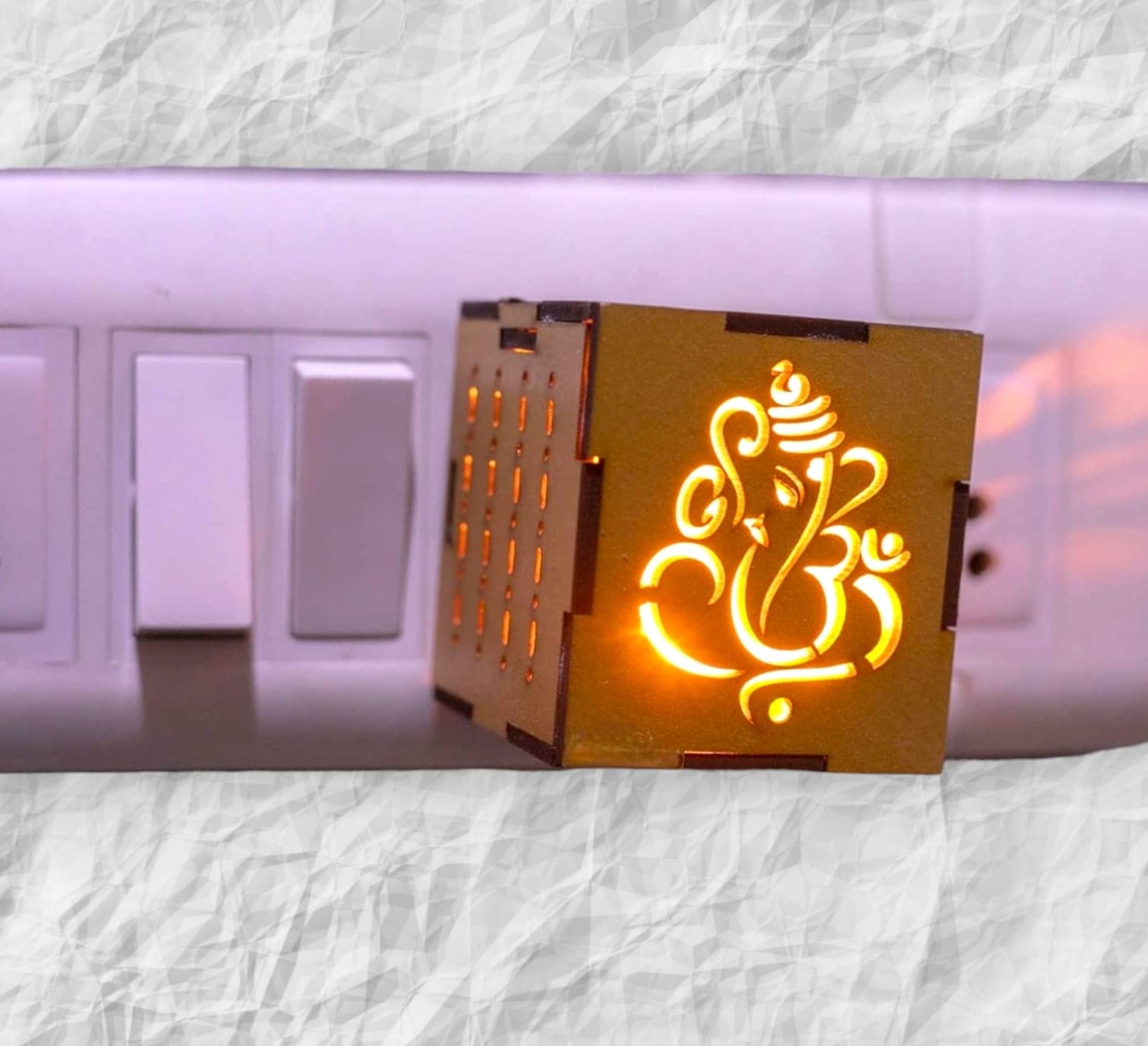 DRAMIQ® Beautiful Kapoor Dani/Aroma Diffuser Essential Oil Diffuser Made in India Electrical Camphor Diffuser Auto-Heating for Home Fragrance (RED)