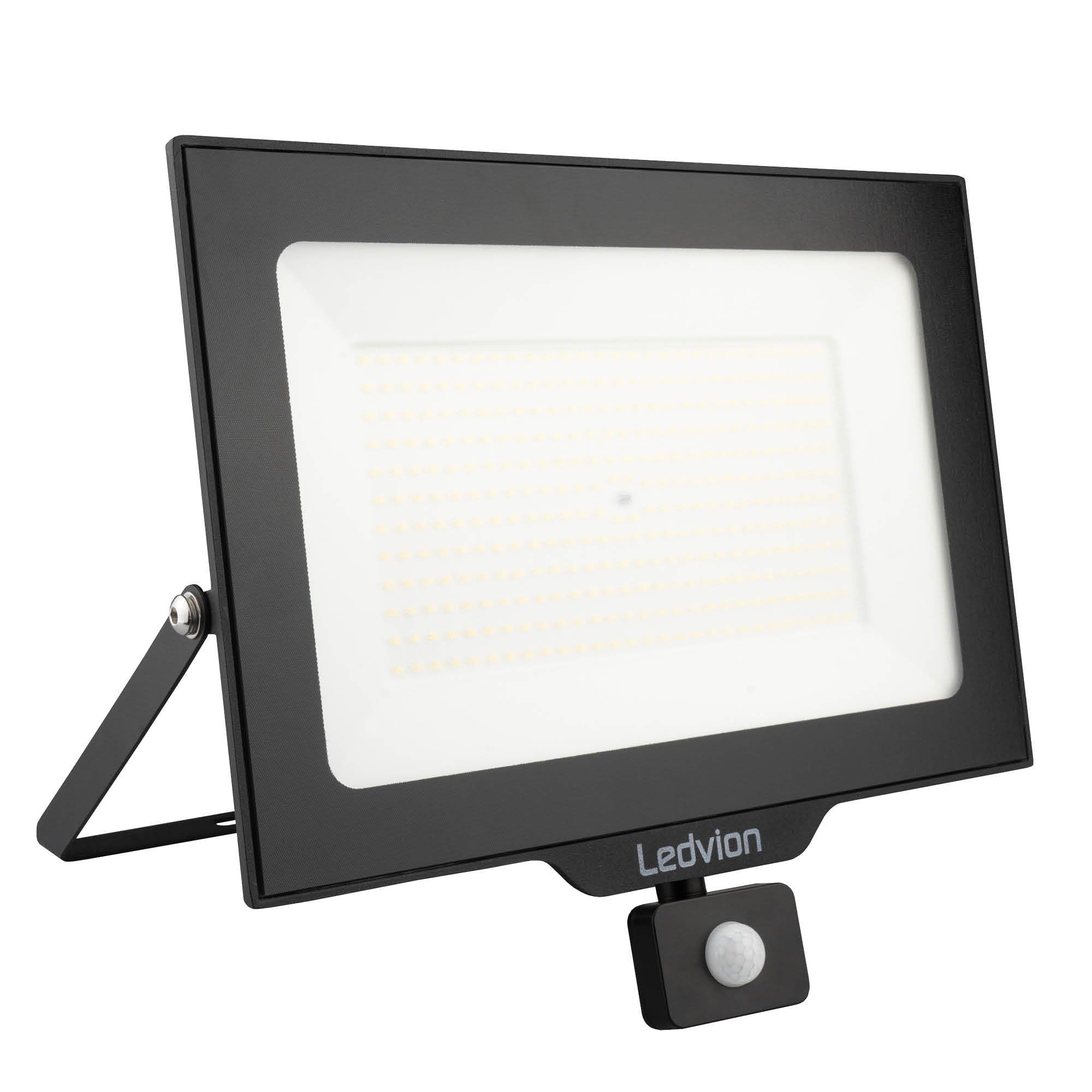 Ledvion Proiettore LED con sensore 200W resistente agli spruzzi IP44 4000K