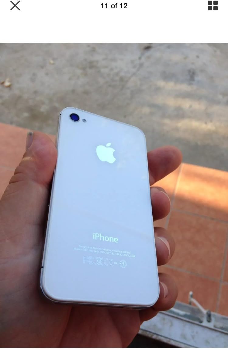 Топ view of Apple iPhone 4S showing power button and headphone jack