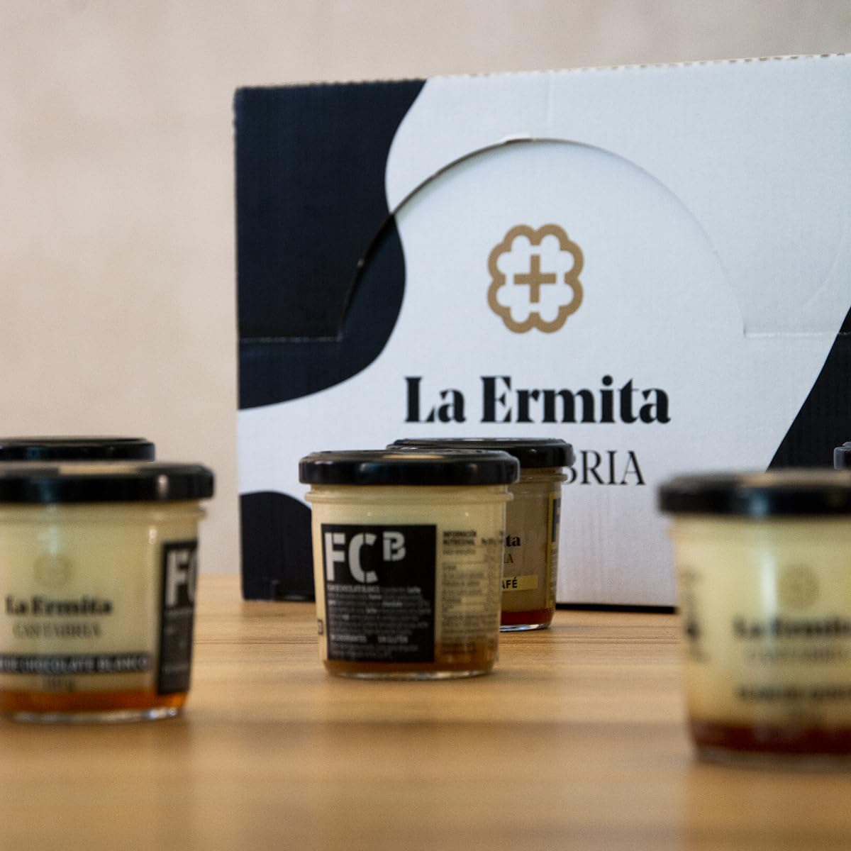 LA ERMITA Flan de Chocolate Blanco, Postre Lácteo Artesanal con Leche, Queso y Cobertura de Chocolate Blanco, Sin Gluten, 110 g (Pack 6 unidades)