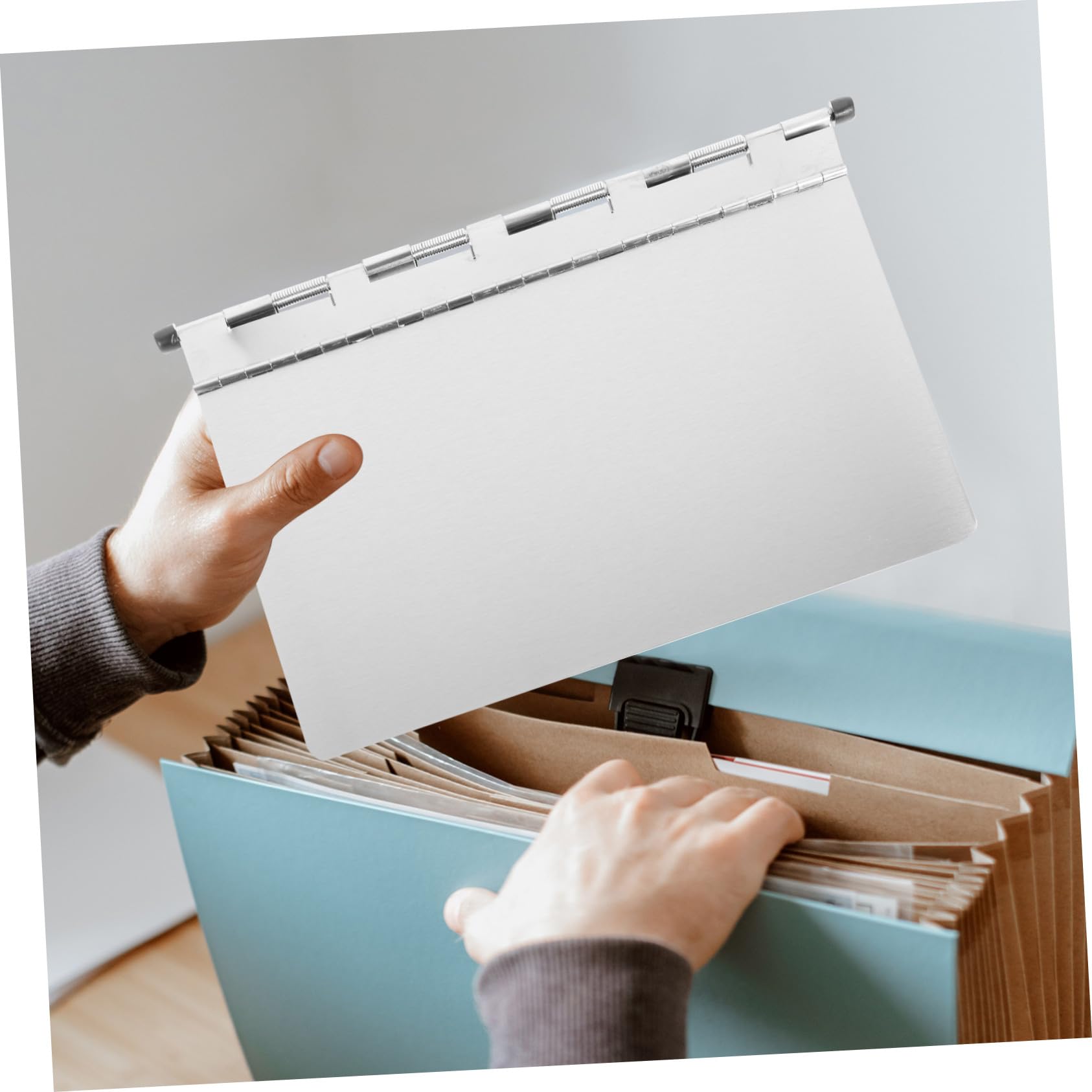 DOITOOL Edelstahl Dokumentenordner mit Klemmbrett für Büro und Pflege Kompakt und Stabil für Medizinische Unterlagen und Schreibkomfort