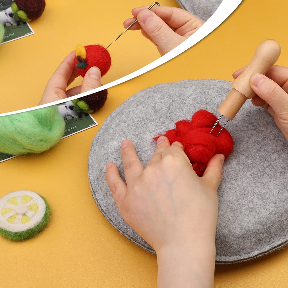 Deudy Cuscinetto in feltro agugliato, 7,87 x 7,87 pollici spugna grigia tampone in feltro agugliato, cuscino in spugna con utensile per aghi per feltro con 3 aghi e manico in legno per