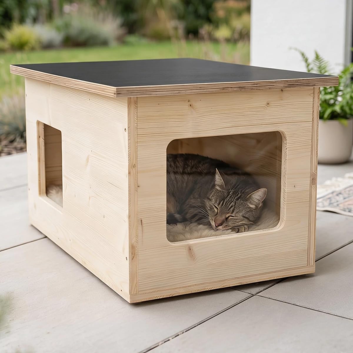 catcabin Katzenhaus für Draußen, Winterfest, Isoliert, Massivholz, Made in Germany, Outdoor Katzenhöhle (ohne Isolierung, Dach Siebdruck, Fichte-Fenster)