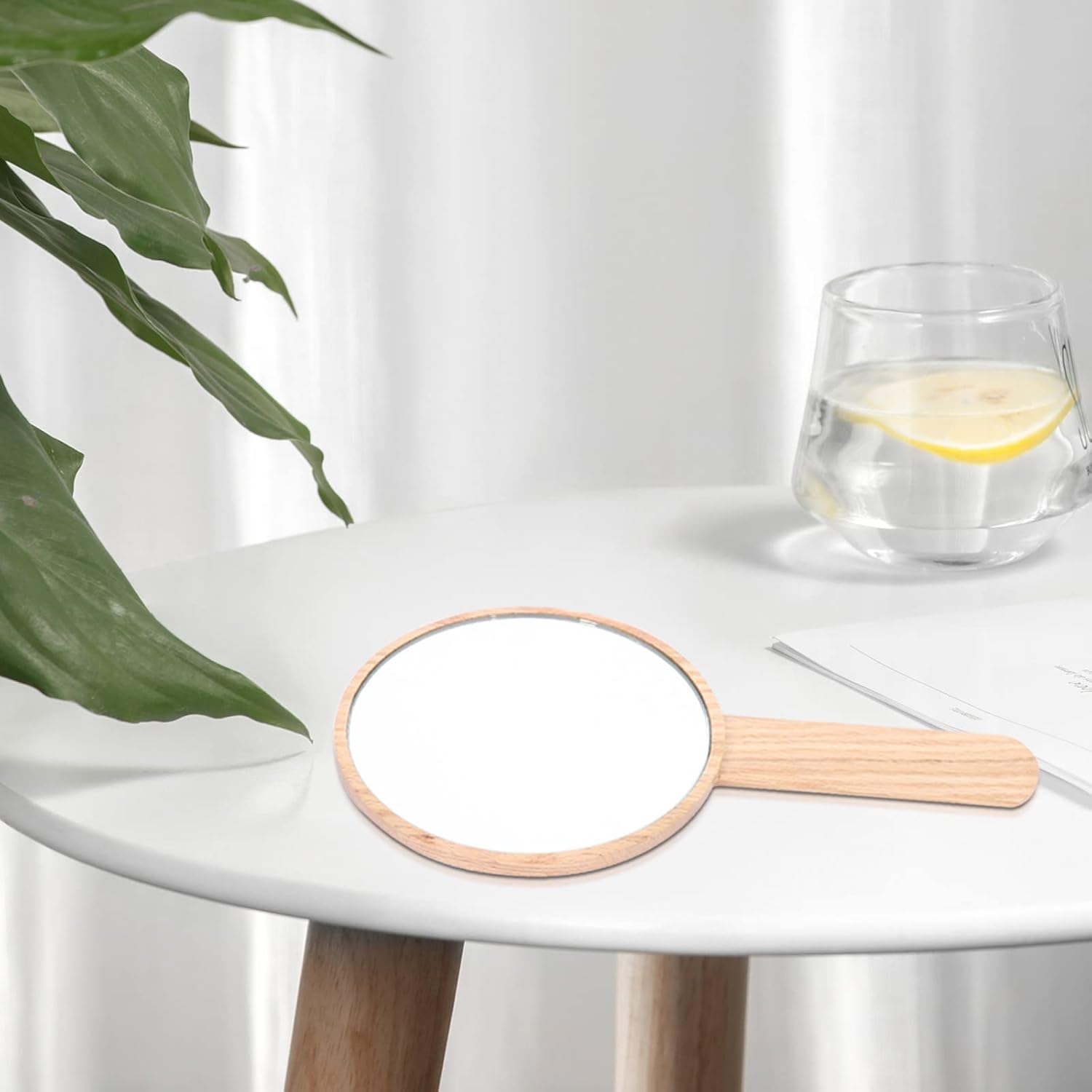 DNYSYSJ Hand-held Makeup Mirror Portable Cute Wooden,Portable Hand Held Round Wooden Mirror Salon Be-auty M-akeup Hairdresser Mirror